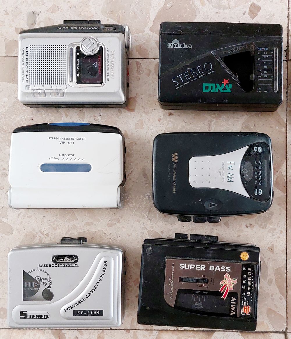 לוט 6 ווקמנים ישנים וינטג' שנות ה-90 בקירוב.
מצב עבודה לא נבדק