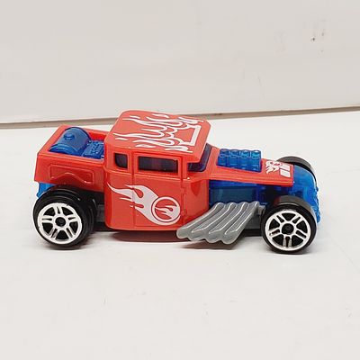 Hot Wheels Car Bone Shaker
