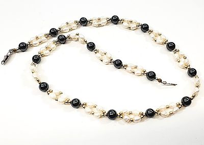 Freshwater Pearl and Back Beads Necklace 22"
