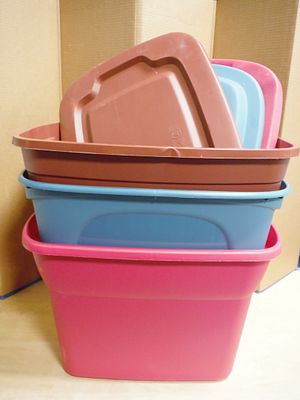 Lot of 3 storage bins with Lids