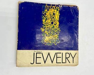 ספר עיצוב תכשיטים שנות ה-60 -New design in JEWELRY. Van Nostrand Reinhold; 1970 כריכה קשה 120 עמודים
