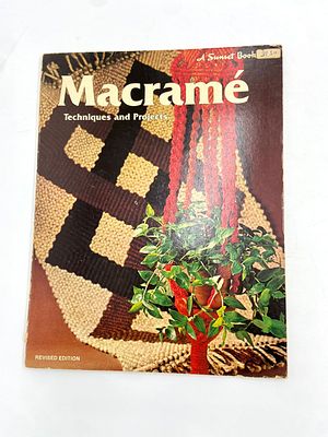 Macrame' - Techniques and projects - מקרמה. ספר בנושא טכניקות של מקרמה מוציא לאור: ‎ Lane 