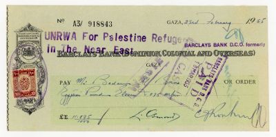 המחאה נקובה חברת BARCLAYS BANK, ניתנה על ידי אונר"א למען פליטים פלסטיניים. עזה 1955 
הוצאה ע"י 