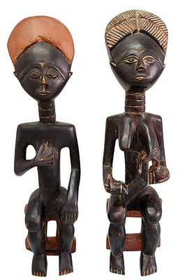 זוג פסלים טקסיים שבט הבאולה, חוף השנהב, אפריקה – גבר ואישה יושבים. המאה ה-20
Pair of Ritual 