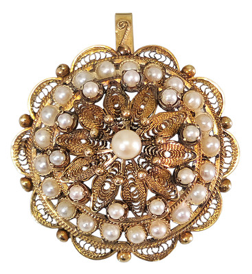 תליון / סיכת זהב פיליגרן עם פנינים, 14 קראט. תליון עגול בעבודת פיליגרן עדינה, עשוי זהב 14 קראט 