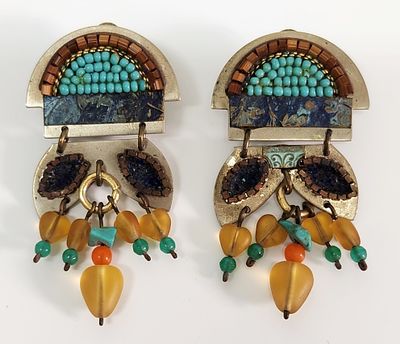 AYALA BAR עגילי כסף וינטג' משובצים אבנים קריסטל וחרוזים. מעצבת ישראלית. עגילי קליפס מפרקיים. 