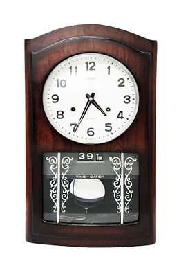 שעון קיר וינטג' – 1960s Seiko 4PC Time-Dater. גובה 52 ס"מ. רוחב 29 ס"מ. עומק 12 ס"מ. 
מצב חיצוני 