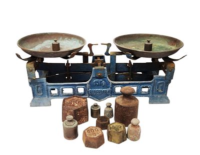 משקל ירקות ישן – BIDERMAN 15KG – אמצע המאה ה-20. משקל של ירקן כולל צלחות, ומקבץ משקולות. 
הצלחות 