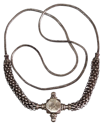 שרשרת כסף עתיקה בעבודת יד
Antique Handcrafted Silver Necklace
. שרשרת כסף בעבודת יד, מאמצע המאה 