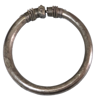 צמיד נחושת מצופה כסף בעבודת יד / סגנון אתני עתיק
Handcrafted Silver-Plated Copper Bracelet 