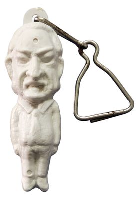 מחזיק מפתחות קריקטורי – דמות פוליטית מנחם בגין ? . מחזיק מפתחות וינטג' יצוק מפלסטיק לבן, מעוצב 