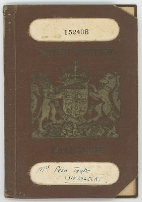 דרכון / פספורט בריטי – פלשתינה (1946) – צילום אם ובנה, עם חותמת צה״ל “מבצע בצר”. דרכון מנדטורי 