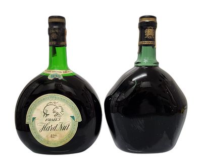 ברנדי אגוזים 42% – אליעז | זוג בקבוקי יצוא (וריאציות)
ישראל, שנות ה־70 בקירוב
. זוג בקבוקי 