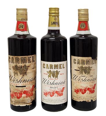 כרמל מזרחי – וישניאק (WISHNIAK) - ליקר דובדבנים | לוט של 3 בקבוקים | שנות ה־70 וה־80
. יצרן: 