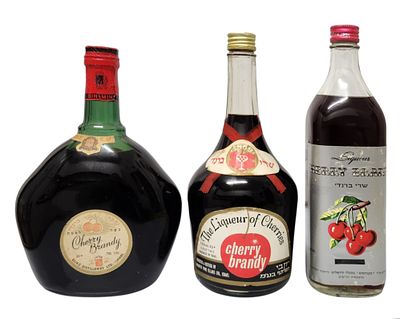 שרי ברנדי – 3 בקבוקים ישראליים – שנות ה־70. אליעז – Cherry Brandy 
תכולה: כ־720 מ״ל 
בקבוק רחב 