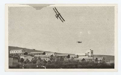 גלויה, עין חרוד – מטוסי חיל האוויר הבריטי מעל היישוב – שנות ה־20 המוקדמות. גלויה מקורית מתקופת 