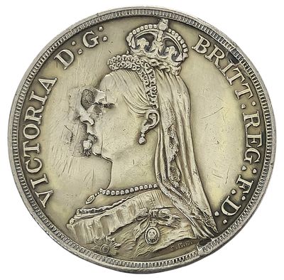 מטבע כסף 1 קרון (Crown) 1887 – בריטניה | המלכה ויקטוריה (Jubilee Type)
Silver 1 Crown 1887 – 