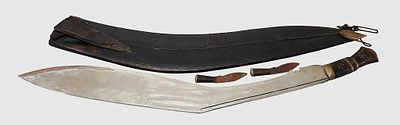 קוקרי Kukri – סכין לחימה הודית גדולה עם זוג סכינים משניות (Karda & Chakmak), הודו, אמצע המאה 