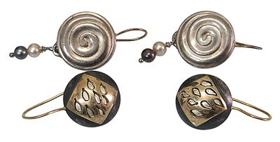 2 זוגות עגילים כסף בשילוב זהב 14K ו 9K עבודת יד
Pair of Silver Earrings Combined with 14K and 