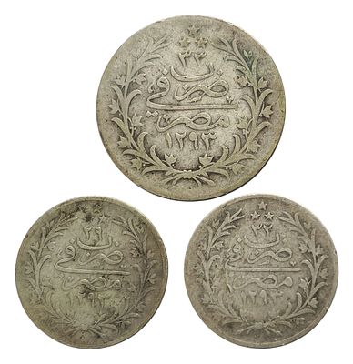 3 מטבעות כסף עות'מאניים מצרים – מטבע 10 קירש ושני מטבעות 5 קירש – עבדול חמיד השני. לוט הכולל 