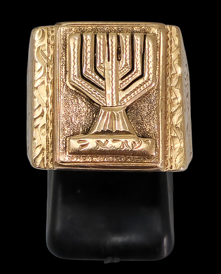 טבעת זהב 14 קראט – מנורת שבעת הקנים, ישראל.
14K Gold Men’s Ring – Menorah, Israel. טבעת גברית 