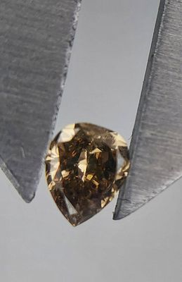 NATURAL BRILLIANT DIAMOND 0.20 CT Si2 GROSS VALUATION: $1,402USD. The subject of the offer is a 