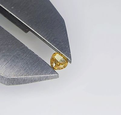 NATURAL BRILLIANT DIAMOND 0.16 CT Si2 GROSS VALUATION: $1033USD. The subject of the offer is a 