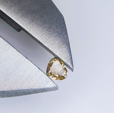 NATURAL BRILLIANT DIAMOND 0.17 CT Si1 GROSS VALUATION: $1218USD. The subject of the offer is a 