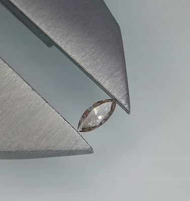 NATURAL BRILLIANT DIAMOND 0.11 CT Si2 GROSS VALUATION: $677 USD. The subject of the offer is a 