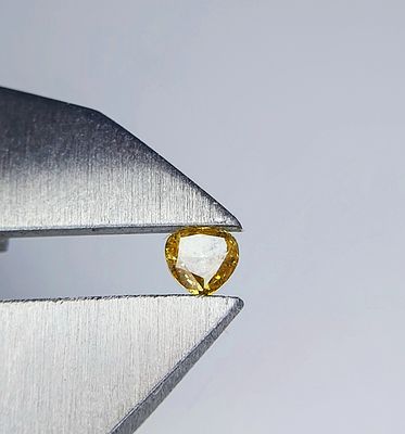 DIAMENT BRYLANT NATURALNY 0.16 CT Si2 WYCENA BRUTTO: 1033 $USD. The subject of the offer is a 