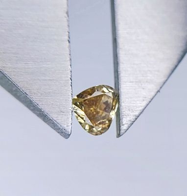 NATURAL BRILLIANT DIAMOND 0.17 CT Si1 GROSS VALUATION: $1218USD. The subject of the offer is a 