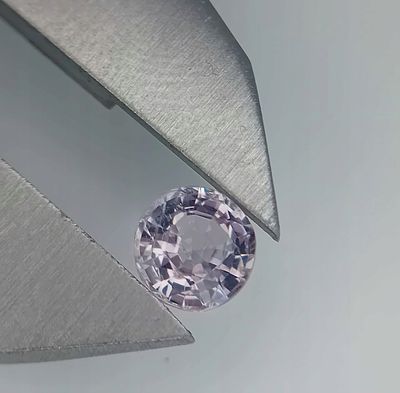 SPINEL 0.91 ct NATURAL BEAUTIFUL GEMSTONE VALUATION $1119USD. The subject of the auction is 