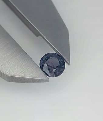 SPINEL 0.95 ct NATURAL BEAUTIFUL GEMSTONE VALUATION $1169USD. The subject of the auction is 