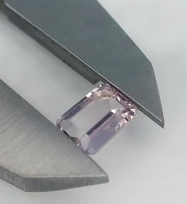 NATURAL SPINEL 2.34 ct BEAUTIFUL GEMSTONE VALUATION $2878USD. The subject of the auction is 