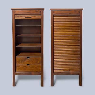 Arquivador em madeira de mogno. Dim: 100 x 41 x 30 cm