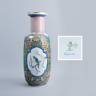 Jarr&atilde;o "Anshan" em porcelana Vista Alegre, marca 34 (1971-1980), decora&ccedil;&atilde;o policromada e 