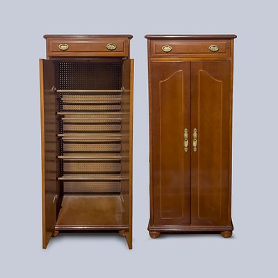 M&oacute;vel garrafeira com gaveta em madeira de cerejeira. Dim: 100 x 46 x 32 cm