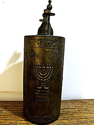 עין חסד ירושלים - מגילה . בית מגילה וספר תורה – בעבודת יד מירושלים, עם פרטים בתחתית. המגילה הוחלפה 