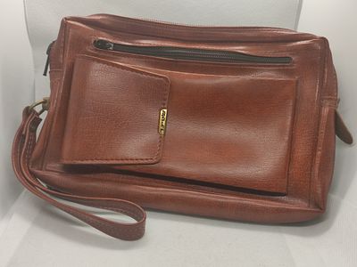 ארנק עור גדול של שטיינר. במצב ממש חדש! צולם גם מבפנים.