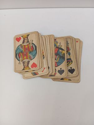 36 קלפים רגילים - יש כפולים וכנראה שהחפיסה לא מלאה.