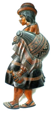 2 תבליטיות פיסול עץ סגנון אפריקאי מרשימים לתליה , דמות גבר ואישה כפרית , גובה 50 ס"מ