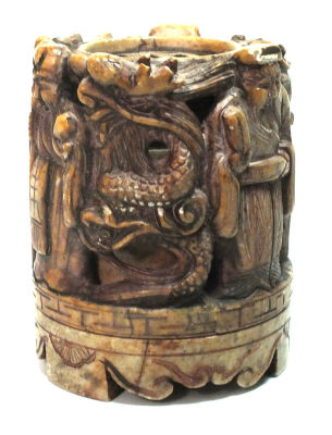 מעמד נר מיוחד עשוי שיש , מעוטר דמוית אסיאתיות