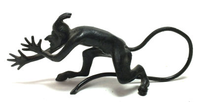 פסלון מתכת , רוחב 18 ס"מ