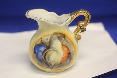 Vintage Ceramic Creamer. 3 1/2" tall