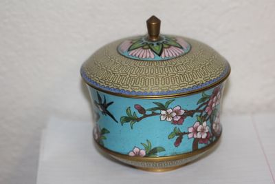 Chinese Cloisonne Bowl. with lid - very beautiful design - 5 inches tall