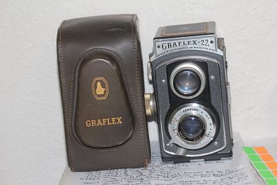 Graflex Twin Lens Camera. please note: not tested to see if works or not
