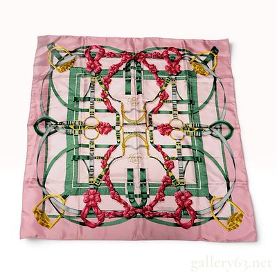Herm&egrave;s Grand Manege Silk Carre 90 Scarf. This Herm&egrave;s silk carre features the Grand Manege 
