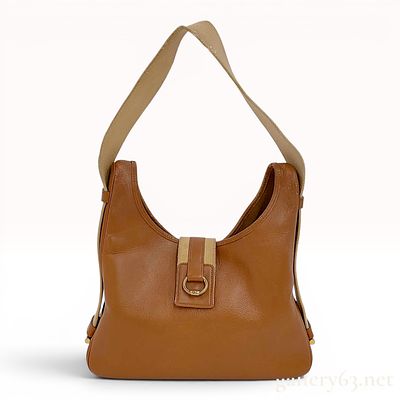 Herm&egrave;s Tsako Leather and Canvas Shoulder Bag. This Herm&egrave;s Tsako shoulder bag is a vintage 