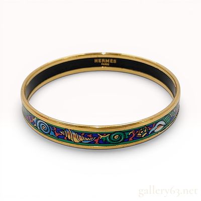 Hermes Gold Plated and Printed Enamel Seashell Motif Narrow Bangle Bracelet with Box. This 