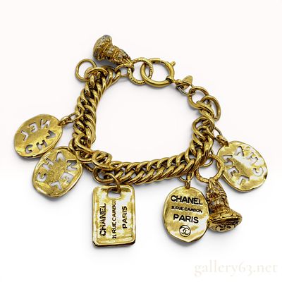 Rare Chanel Vintage Gold-Plated Rue Cambon Charm Bracelet. A vintage Chanel charm bracelet 